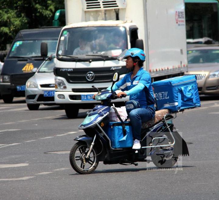 1个人点外卖,1个人点6份外卖