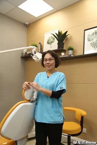 骑车摔伤牙齿松动怎么办,骑车磕到牙齿怎么办