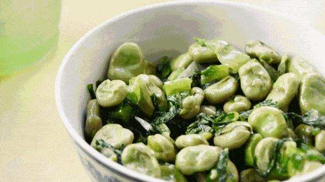 4岁孩子吃下两勺菜,4岁小孩吃下两勺菜