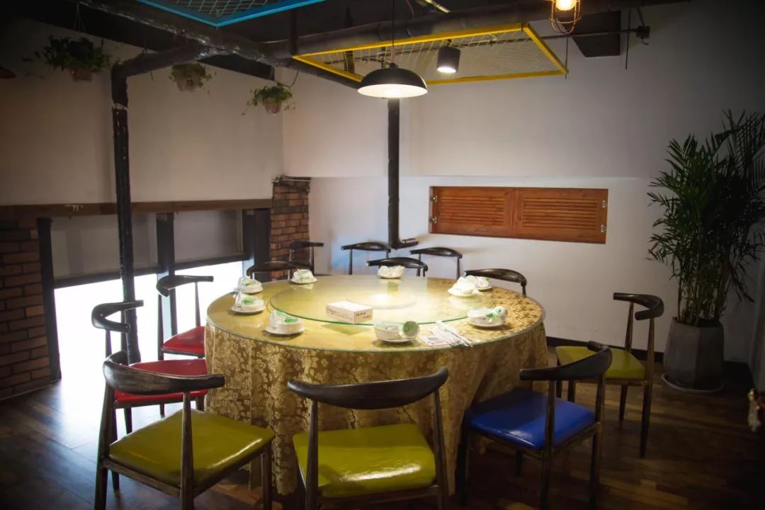 炸翻临沂的烧烤扛把子就在颐高！5.8折200串起撸才过瘾！