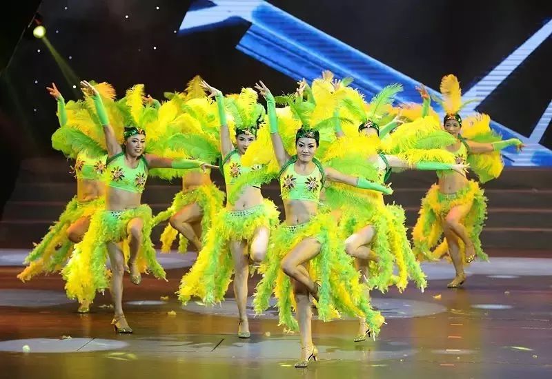 明星车手见面会、舞台表演、现场福利,车迷日最强攻略在这里!