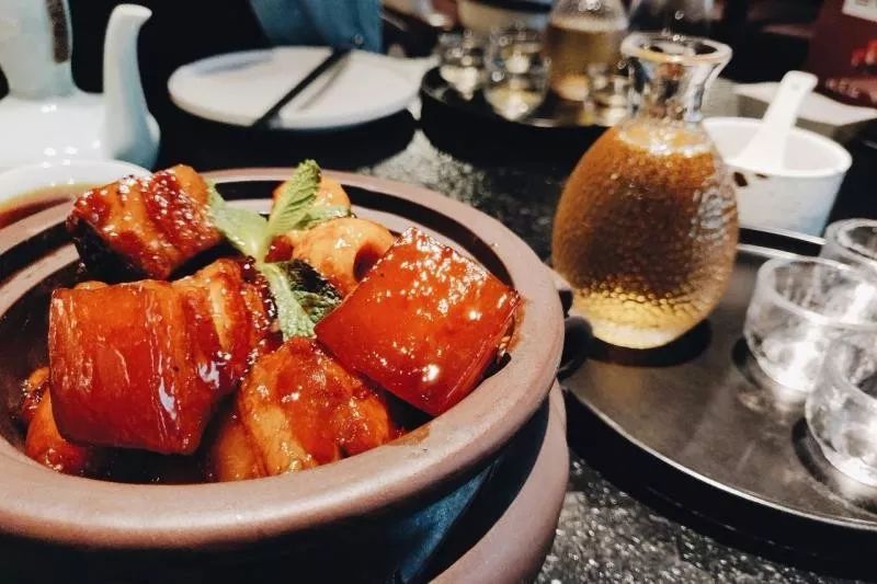 百万大学青年免费狂欢!AJ鞋展、街球大神空降,超多福利拿到手软!