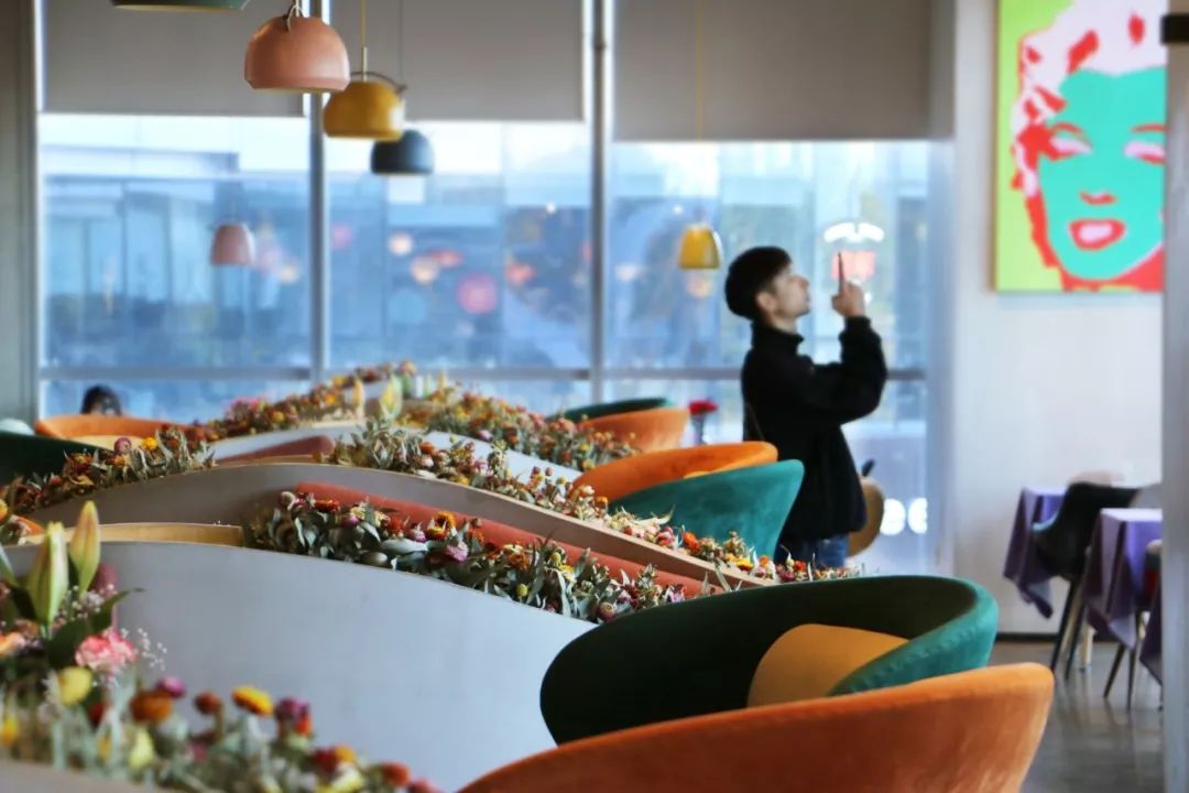 百万大学青年免费狂欢！AJ鞋展、街球大神空降，超多福利拿到手软！