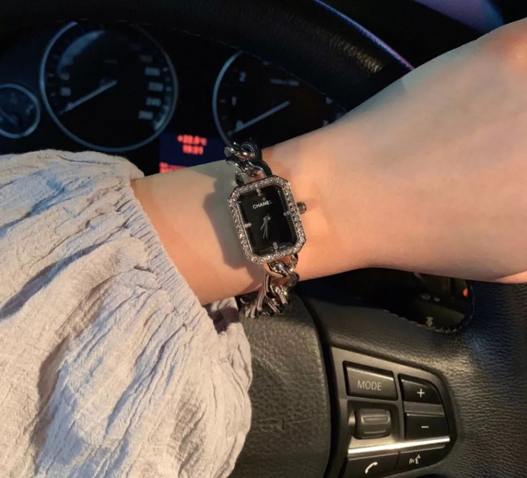 名表和包包档次对比,买个名牌包就要配名表是什么心理