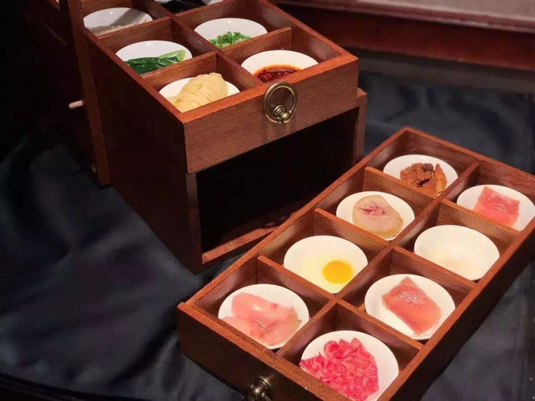 昆明北市区最正宗的过桥米线,昆明潮玩城