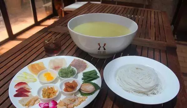 昆明北市区最正宗的过桥米线,昆明潮玩城