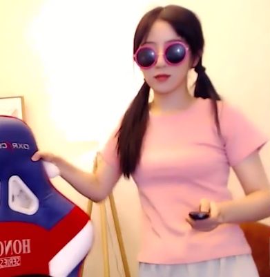 呆妹黑色吊带裙,呆妹儿流鼻血