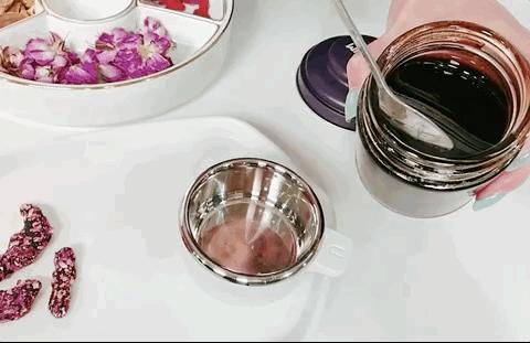 没有一个女人可以笑着走出婚姻,没有一个女人能笑着走出来