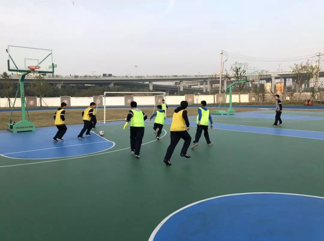 东城中学快乐足球社