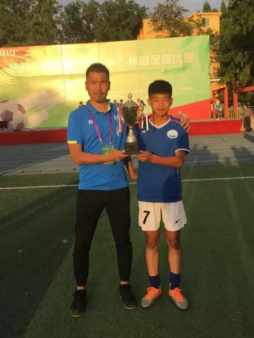 光山县慧泉中学足球队征战第四届“市长杯”侧记
