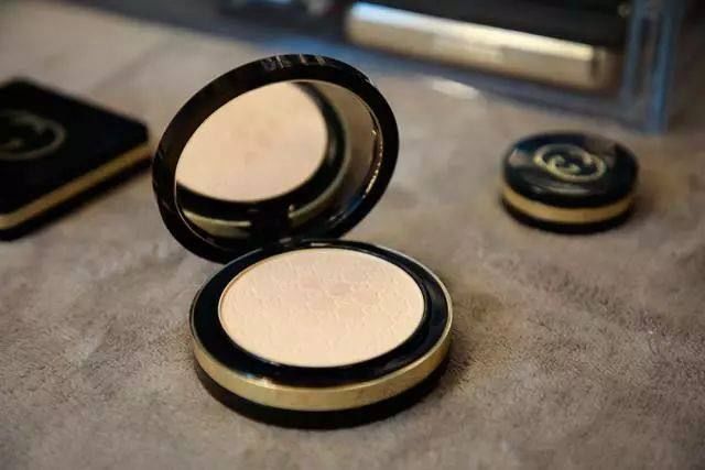 颜值使用感都在线的彩妆线为什么一直不红?GUCCI麻烦你反思一下!