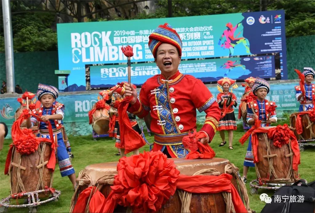 马山自然攀岩比赛图片,舞动广西广场舞大赛马山