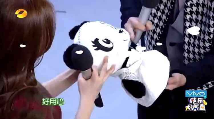 吴昕卖钟汉良礼物 (吴昕卖钟汉良礼物视频)