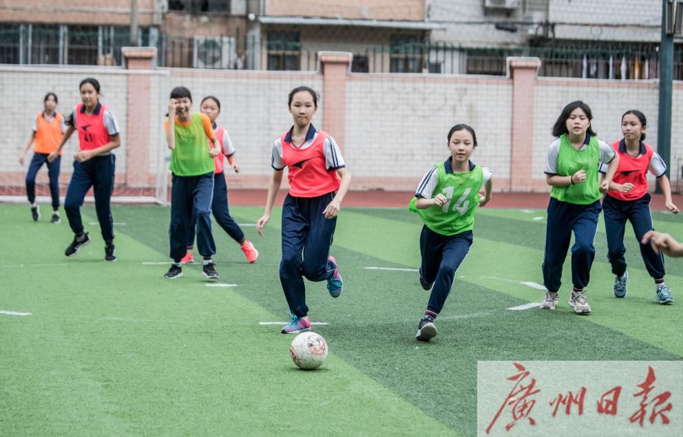 踢出“世界波”红遍全国的小学生是他！经常对着真人墙练任意球