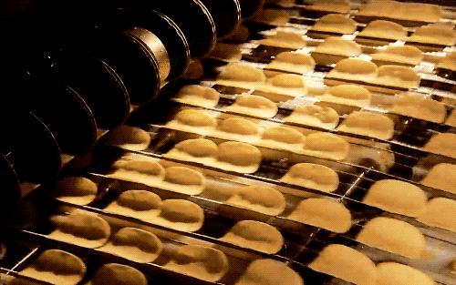 乐事薯片不碎吗,品客薯片和乐事薯片哪个好吃