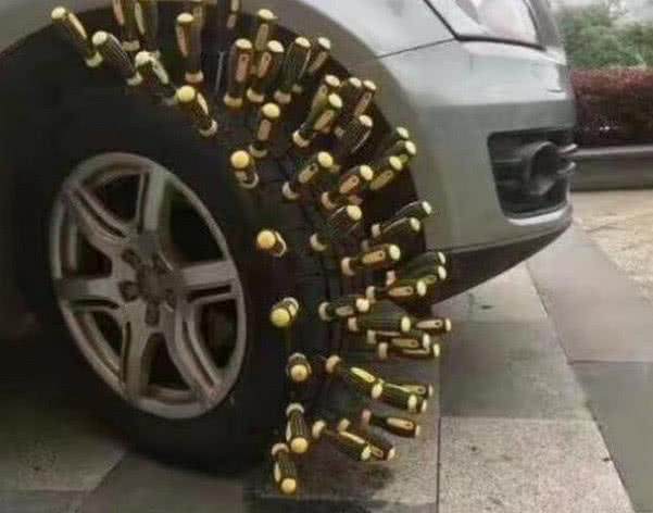 被邻居家车堵了怎么办,我家的路被别人堵上了该怎么办