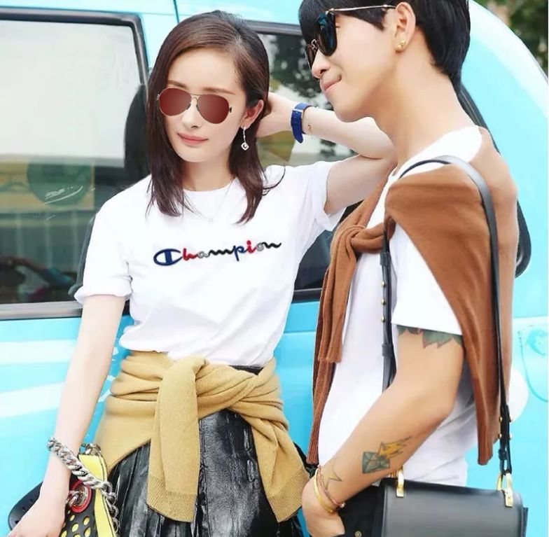 champion明星穿搭,全新champion冠军日版圆领卫衣