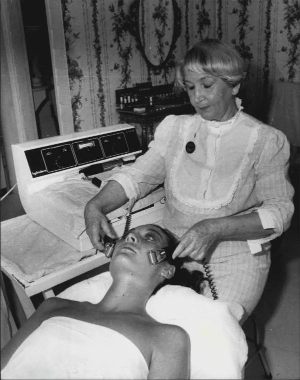 怪异的美容店,哪都不对劲