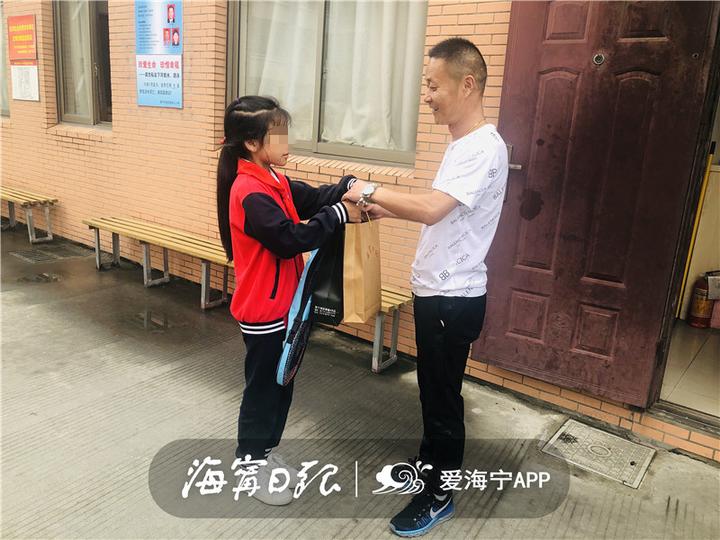 意外收到小朋友的礼物,小朋友收到神秘礼物