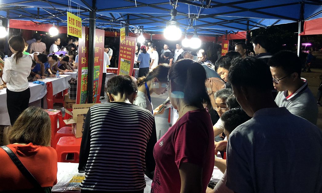 体彩活动热闹,广东公益体彩社区活动