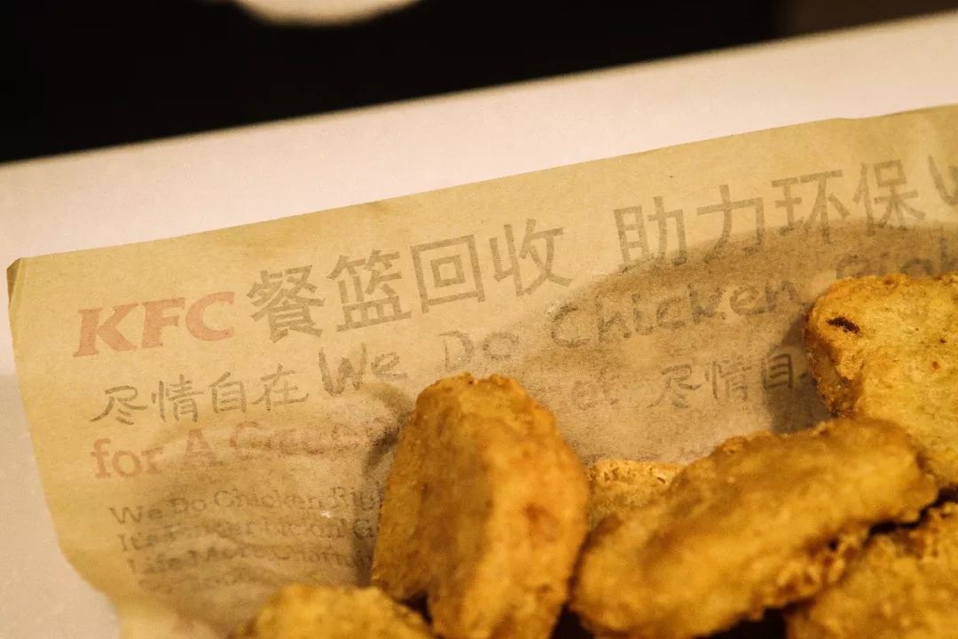 在西湖边种下一片“草原”！杭州这家肯德基“绿”了！种草指南在这里