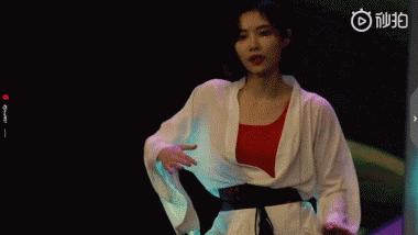 迪丽热巴欧阳娜娜双子座,欧阳娜娜和迪丽热巴互动