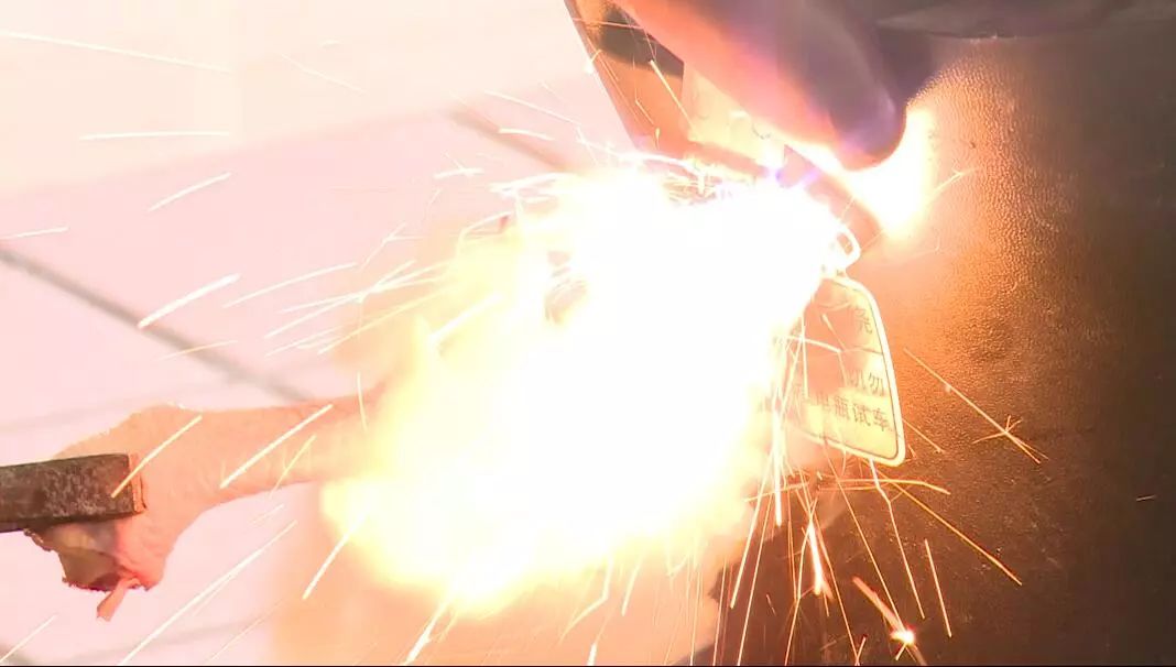 电动车爆燃的危害,电动车爆燃的威力超出想象