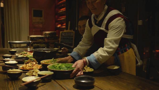 7个闺蜜在稻田里爆改了个“玻璃盒子”，只为兑现养老之约，却意外走红