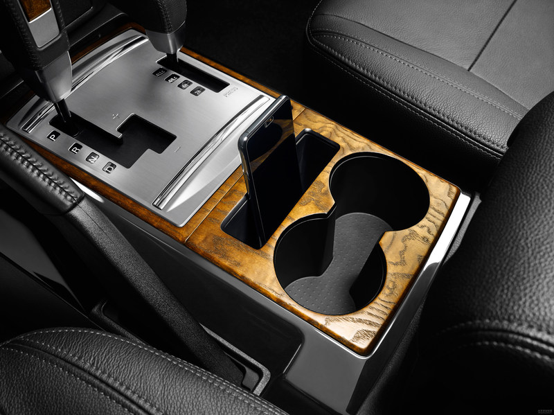 2020款三菱帕杰罗v973.8顶配版,2020款三菱帕杰罗3.0自动舒适版