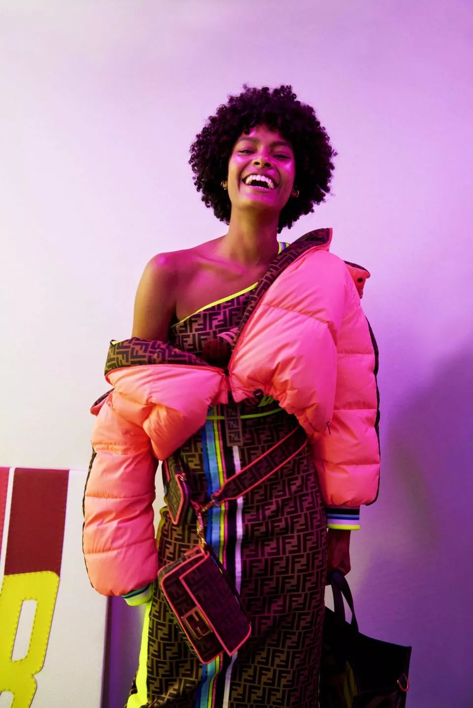 kaws优衣库2021补货,优衣库kaws联名t恤穿搭