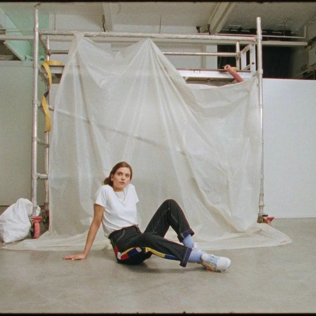 他们与买鞋欲望对抗时,资金转移、互设密码、攒钱冲Ye等招数都失败了