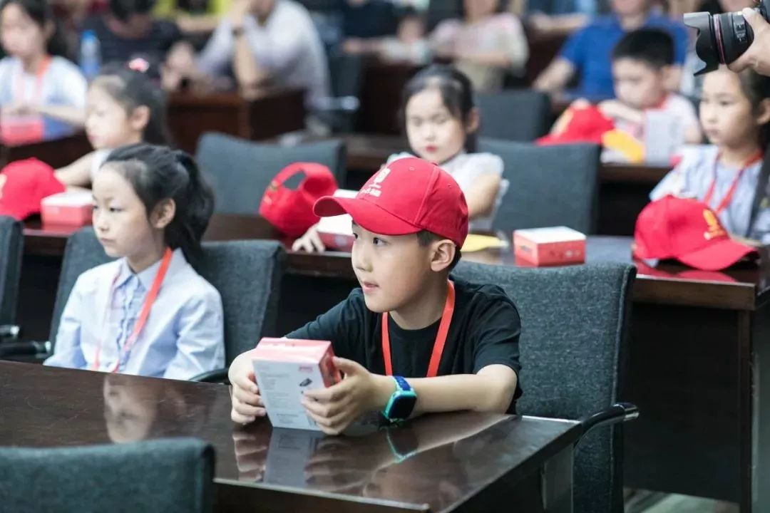 FM91.2蒲公英小记者团开团啦！首期实践带孩子探秘郑州电台