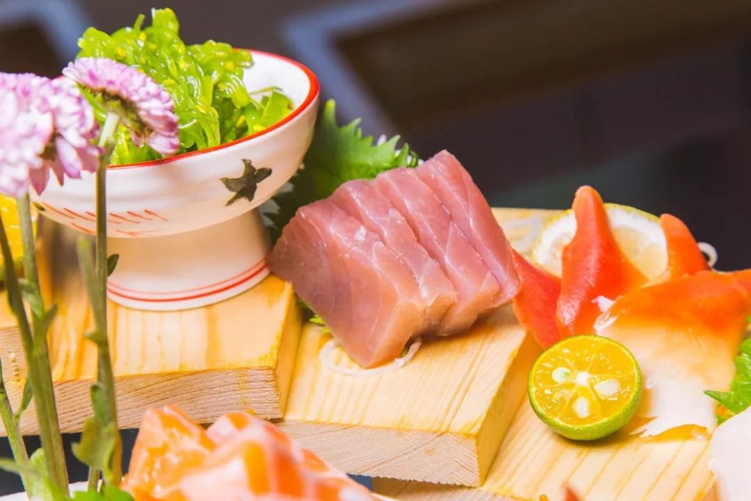 镇江宝藏日料店！15层生猛「云梯刺身」无限续，120+种自助不限量