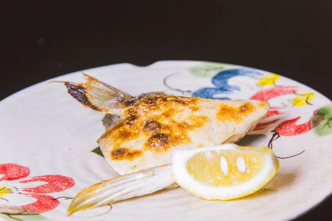 镇江宝藏日料店!15层生猛「云梯刺身」无限续,120+种自助不限量