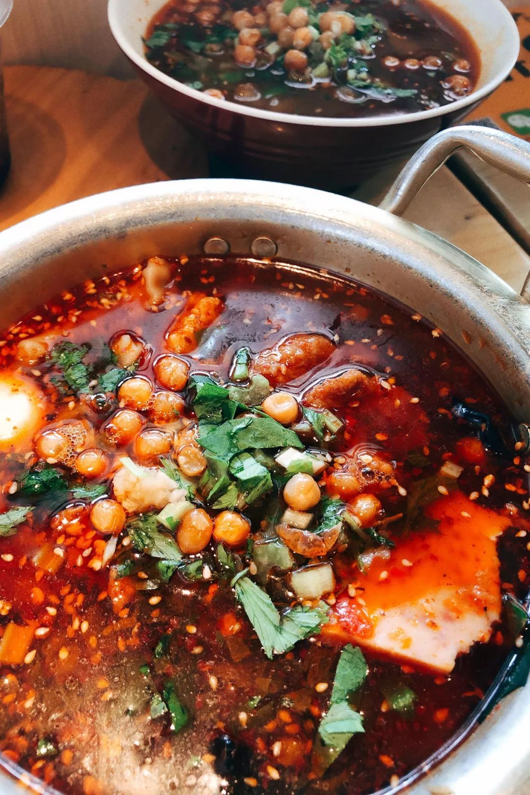 雨女有瓜|我去成都LV展出差的24小时吃成了真实的猪