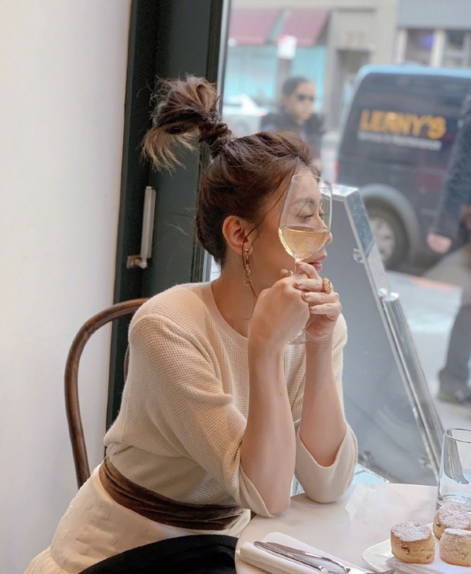 景甜有多深情,靠恋爱扭亏为盈