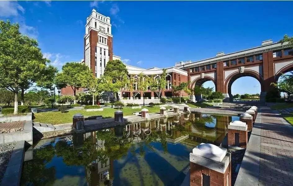 高考法学院校如何选择,哪些法学院校保一志愿