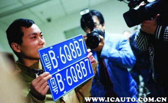 自己的车牌号可以转让给别人吗,自己车的车牌号怎么转让给别人