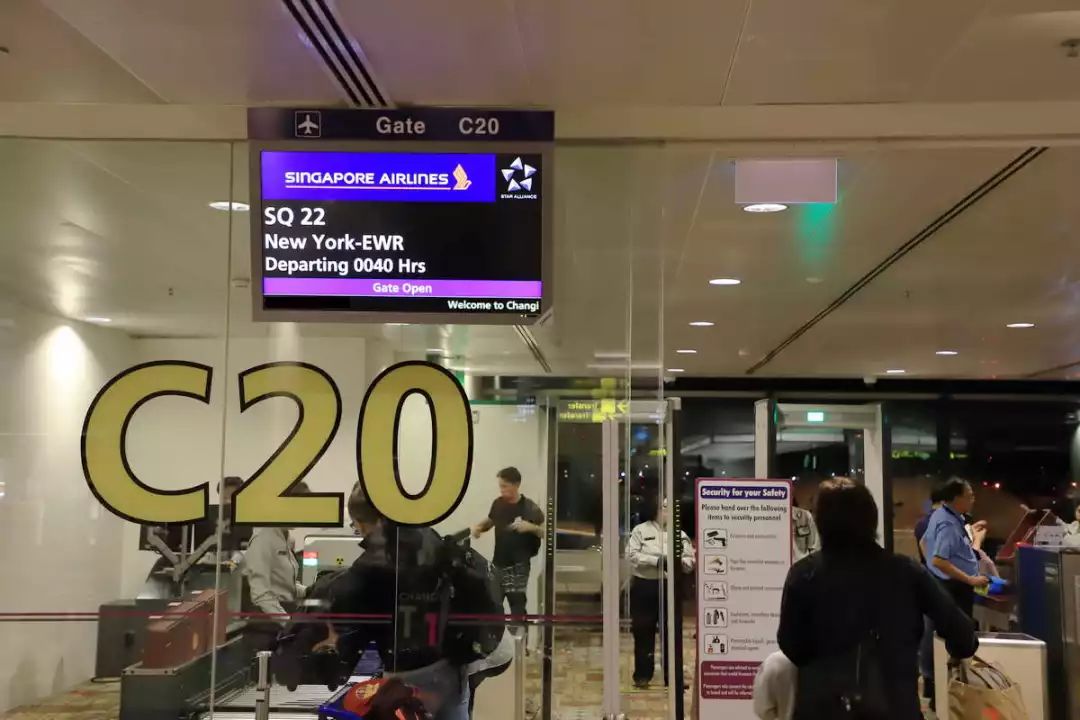 体验19个小时飞机,体验时间最长的航班