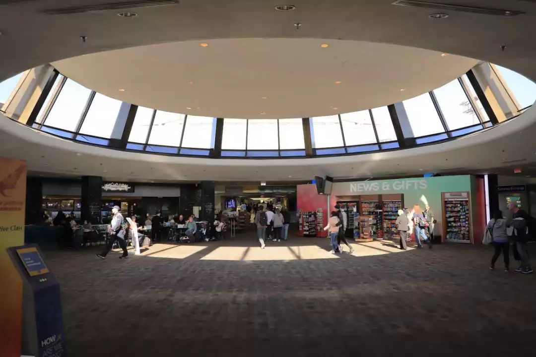 体验19个小时飞机,体验时间最长的航班