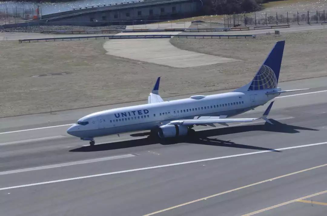 体验19个小时飞机,体验时间最长的航班