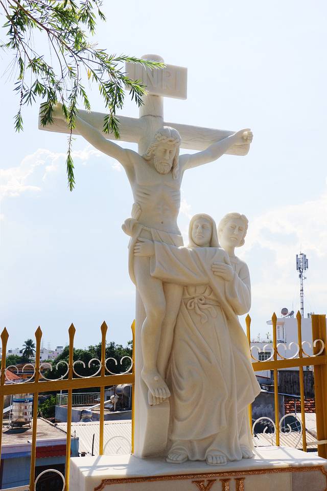 越南旅游芽庄和岘港对比,越南芽庄和河内