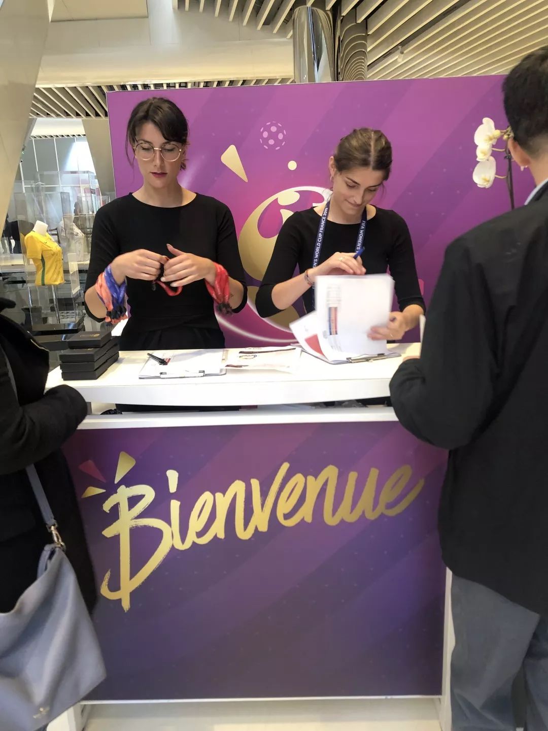 观看中国女足激动场面,看中国女足激动流泪