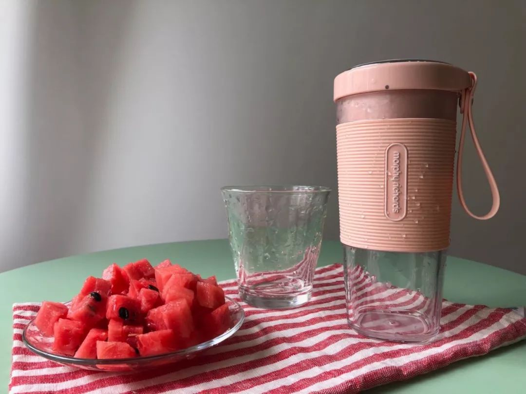 比较好用的榨汁杯,手动榨汁杯好用的推荐