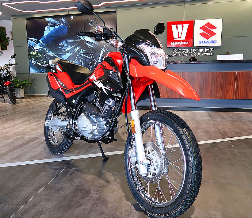 nk150豪爵对比阿普利亚terra150,到店新车视频