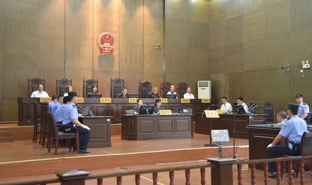 杀害民警一审被判死刑,刺伤法官刺杀狱警