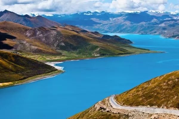 吓人！11岁男孩在家中玩耍，竟将一根4.5厘米长缝衣针塞入*体下**