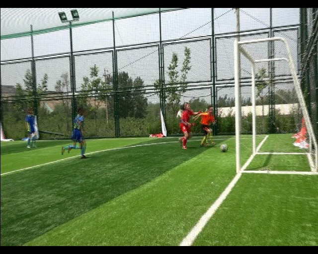 足球比赛十二岁女生,10岁到12岁足球比赛