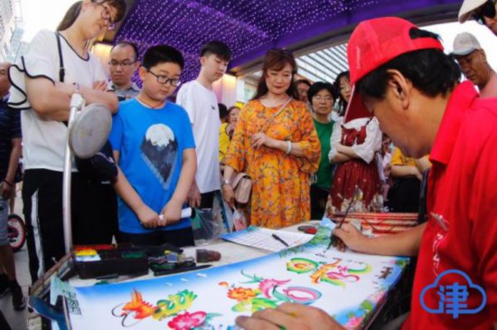 天津奥城夜市开街纳客终于找到夏夜的正确打开方式