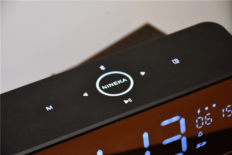 复古蓝牙音箱学生党开箱,手提式蓝牙音箱开箱测评